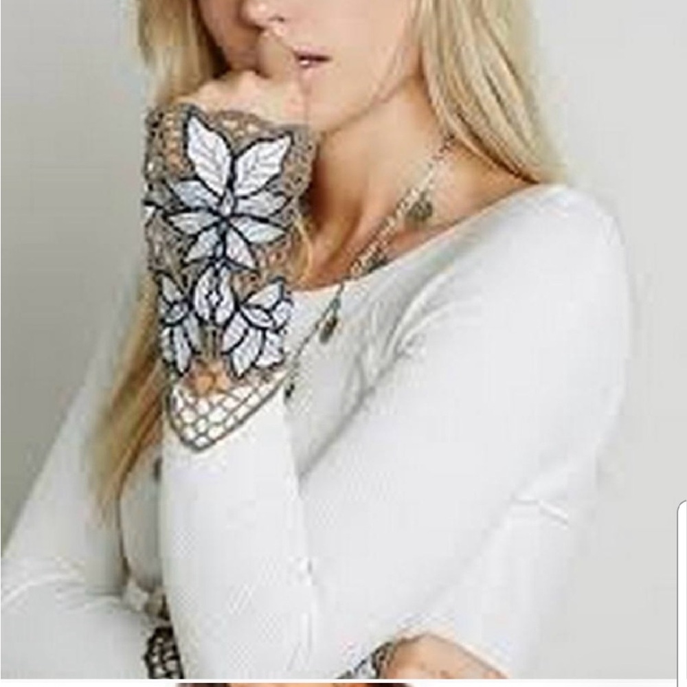 Elegant off white, low back Top with Lace Floral Sleeves